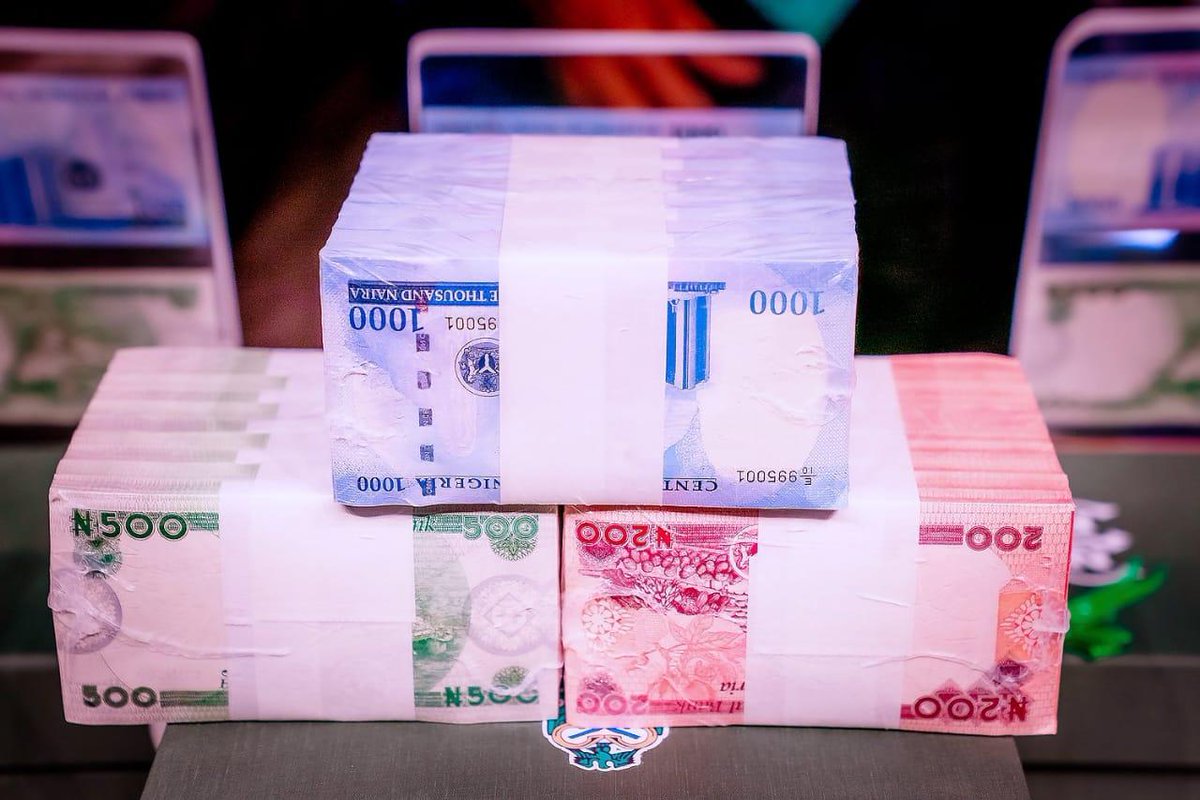 MobilePunch's tweet photo. JUST IN: Allow new, old Naira co-exist, APC govs urge Buhari - Punch Newspapers https://t.co/63fr1e2FNq https://t.co/uljYpdxOPu