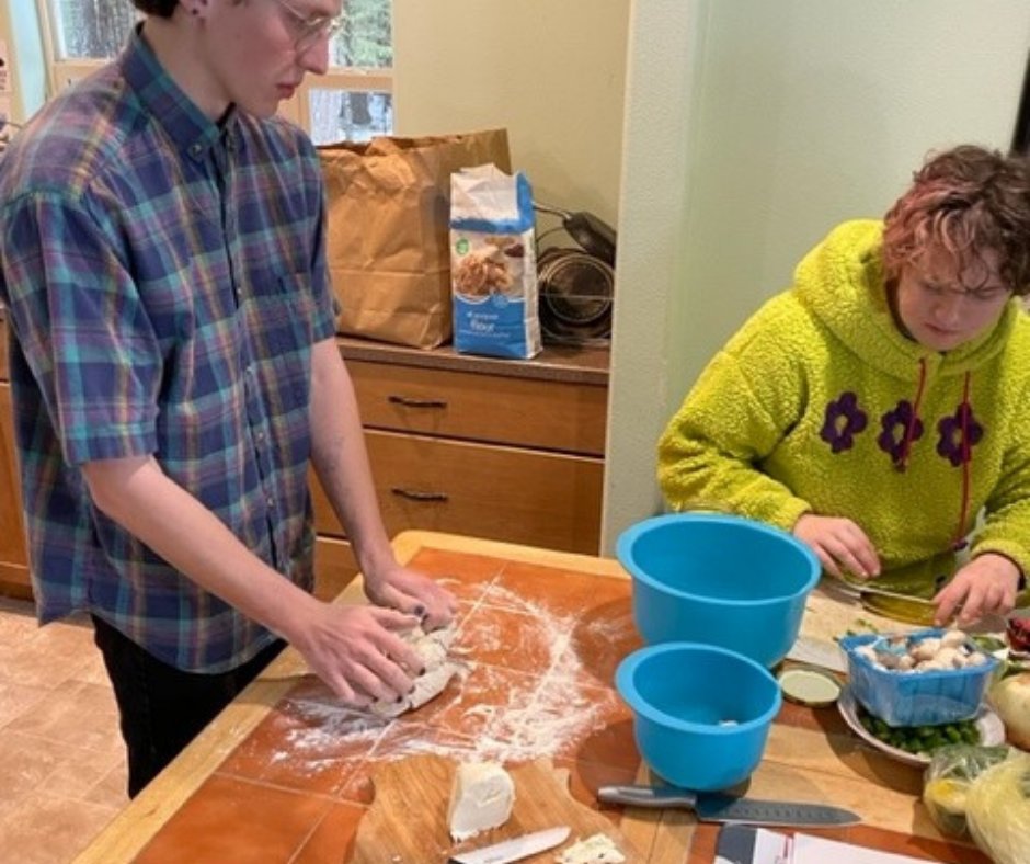 EchoSprings_ID's tweet image. Learning life skills and self-sufficiency can be as fun as it is powerful! 🍴🍽

#echosprings #echospringstransitionstudycenter  #freshstartforyoungadults #findyourpath #empoweringyoungadults #findyourpath #bestlife #liveyourbestlife #thehelpyouseek #thehelpyounee