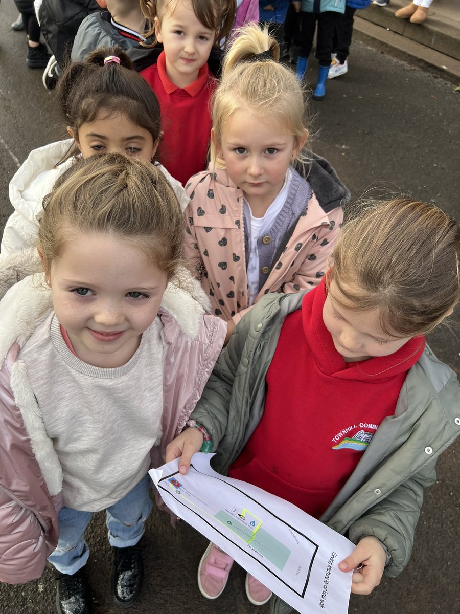 BubsyTownhill's tweet photo. We have used our map skills to direct us to Townhill Library this morning. We created our map with Mrs Williams to help us ๐บ๏ธ ๐ #tcsyear1 #TCSHU https://t.co/8HYPuBdzbd