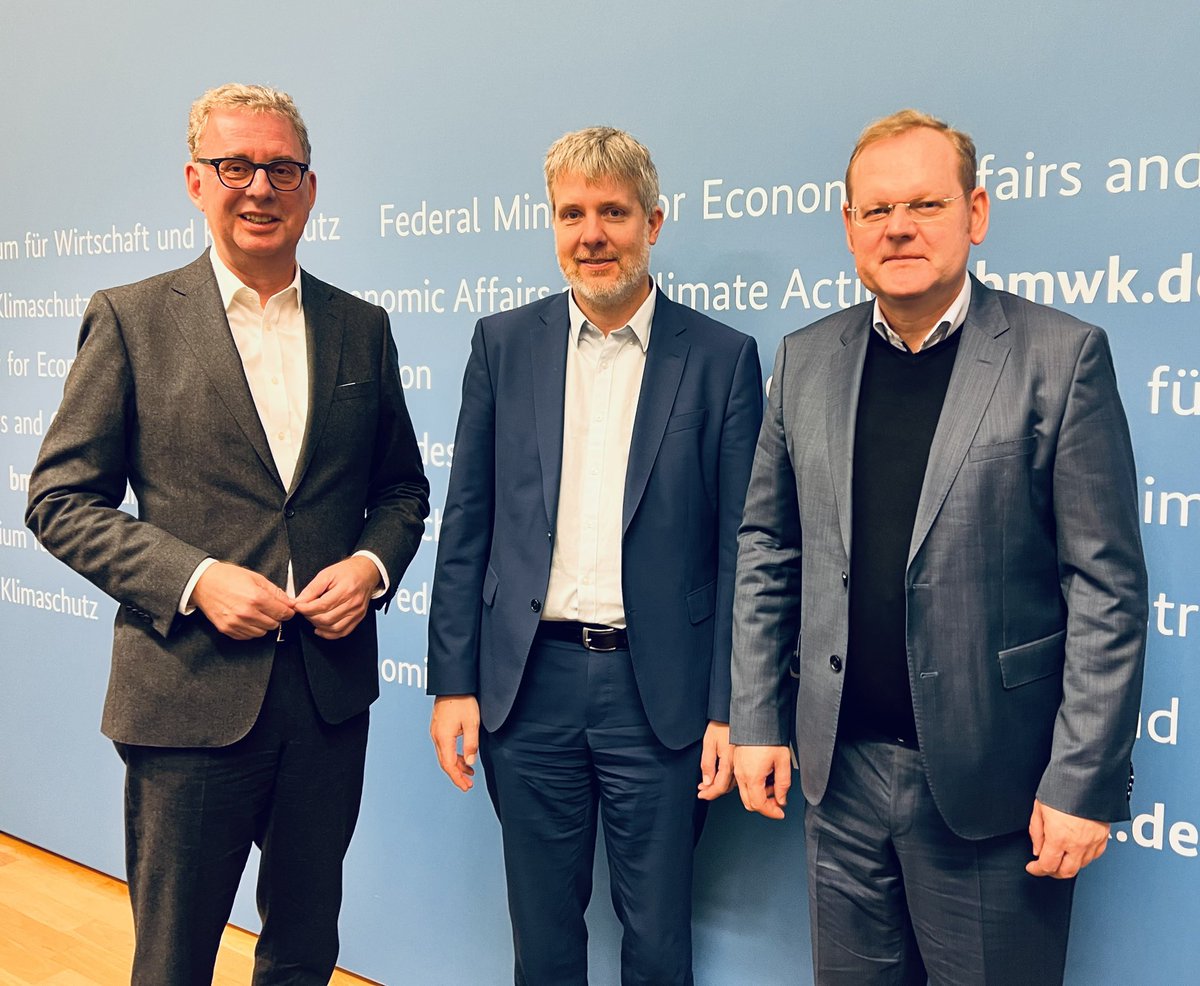 Gutes Gespräch mit dem neuen Koordinator für Tourismus und maritime Wirtschaft <a href="/DJanecek/">Dieter Janecek</a> über Outgoing-Reisen, #Reisebüros und Veranstalter in 🇩🇪. Es ging um Aussichten für den Reisesommer, #Kreuzfahrt, #Klimaschutz und Tourismus in Schwellenländern. Und um die #PTD in 🇪🇺 <a href="/DRVDE/">DRV</a>