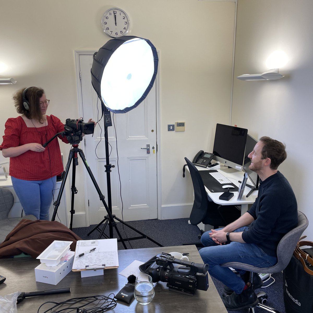 Yesterday James had the pleasure to provide a one to one training course for Eleanor Joyce from <a href="/QueensCam/">Queens' College</a> on video making using equipment from her office. We covered camera settings, interview setups and editing with Adobe Premiere Pro.

hnemedia.co.uk 

 #training