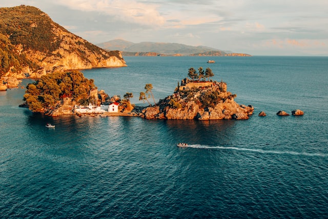 Discover the beauty and richness of the Ionian Sea, a world unto itself. grandgo.com/the-ionian-sea… #IonianSea, #ComprehensiveGuide, #MarineLife, #GeologicalWonders, #CulturalHeritage, #Scenery, #ClearWaters, #Islands, #CoastalCities, #Geography, #Climate, #History, #NatureLover