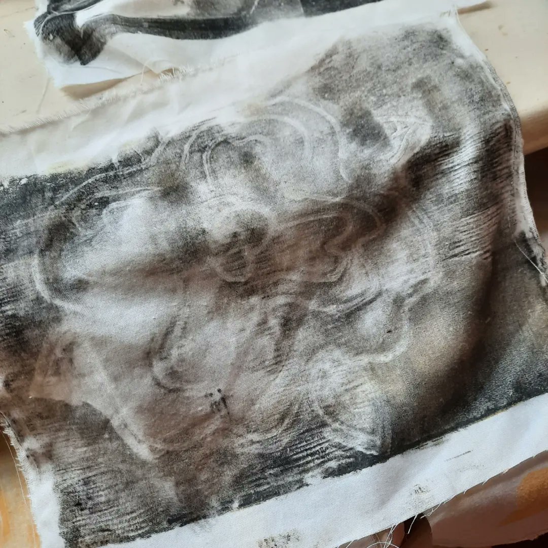 GlosCivicTrust's tweet photo. Beautiful printing inspired by the Tudor wall art in the @thefolkofglos 
Join the group each week on a Friday creating a piece of community art.
#Gloucester #NationalLottery #HeritageFund #HeritageIsOpen
#NationalLottery #Gloucester #Heritage #GloucesterCivicTrust #Community #art https://t.co/UjN0SxXhFi