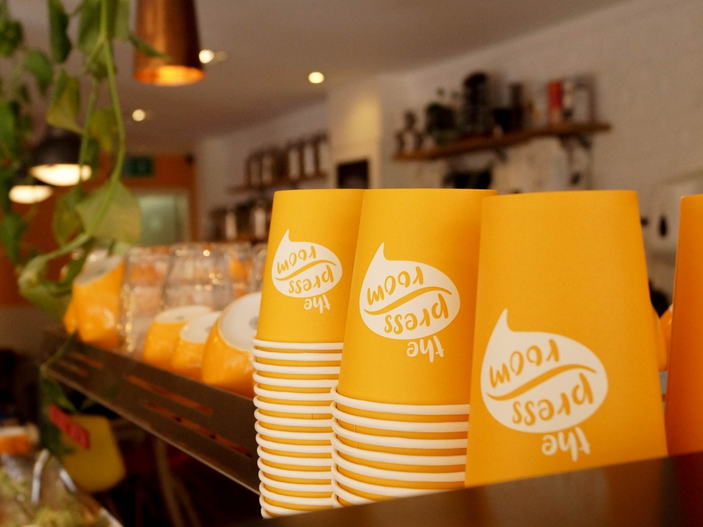 PressRoomCoffee's tweet photo. Our stunning orange take away cups from @decentpackaging are made from plants and they're compostable. Plus they're pretty cute looking! 😉 https://t.co/JJWvknk5R5
