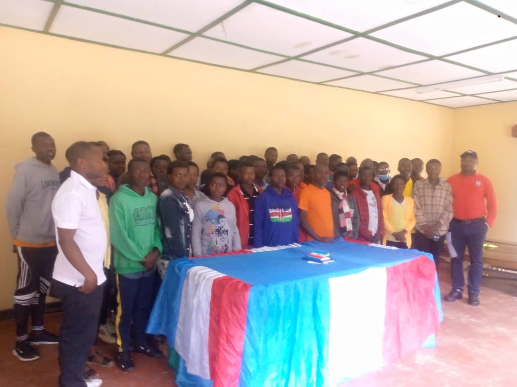 TwumbaS's tweet photo. Urubyiruko  107 #Twumba @KarongiDistr nyuma yo gusobanurirwa amavu n'amavuko RPF INKOTANYI biyemeje Gutera intambwe idasubira ni igikorwa cyayobowe na NSABIMANA THEOPHILE (Chairman wa RPF) 
KUKO U RWANDA RUKWIYE IBYIZA  
@rpfinkotanyi
@HabitegekoFran1
@mukarutesiv https://t.co/xukAA43IAj