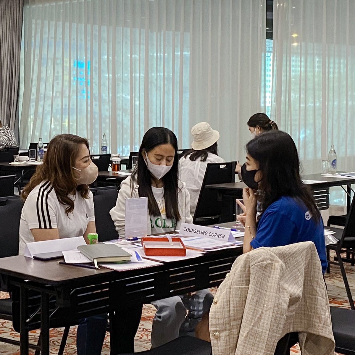 AcademicWorldTH's tweet photo. 🎉ผ่านไปเรียบร้อยแล้วกับงาน 𝗔𝘂𝘀𝘁𝗿𝗮𝗹𝗶𝗮 𝗦𝘁𝘂𝗱𝘆 𝗗𝗮𝘆 🇦🇺ขอขอบคุณน้องๆ ที่น่ารักทุกคนที่ให้ความสนใจเข้าร่วมงานนะคะ 😊

✨ครั้งหน้าคอยติดตามข่าวสารทางโซเชียลมีเดีย 𝗔𝗰𝗮𝗱𝗲𝗺𝗶𝗰 𝗪𝗼𝗿𝗹𝗱 ให้ดี! เพราะเราจะมีกิจกรรมดี��� แบบนี้มาให้น้องๆ อีกแน่นอน!

#เรียนต่อออสเตรเลีย https://t.co/9LntbqM8Uh