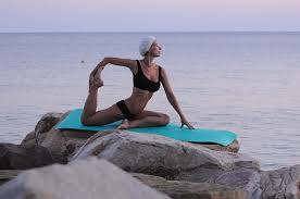 Sometimes you will feel inexplicably tired, physically and mentally tired, but all the tiredness can only be laughed off, because it is your responsibility, your experience, facing life, in addition to being strong, just continue!