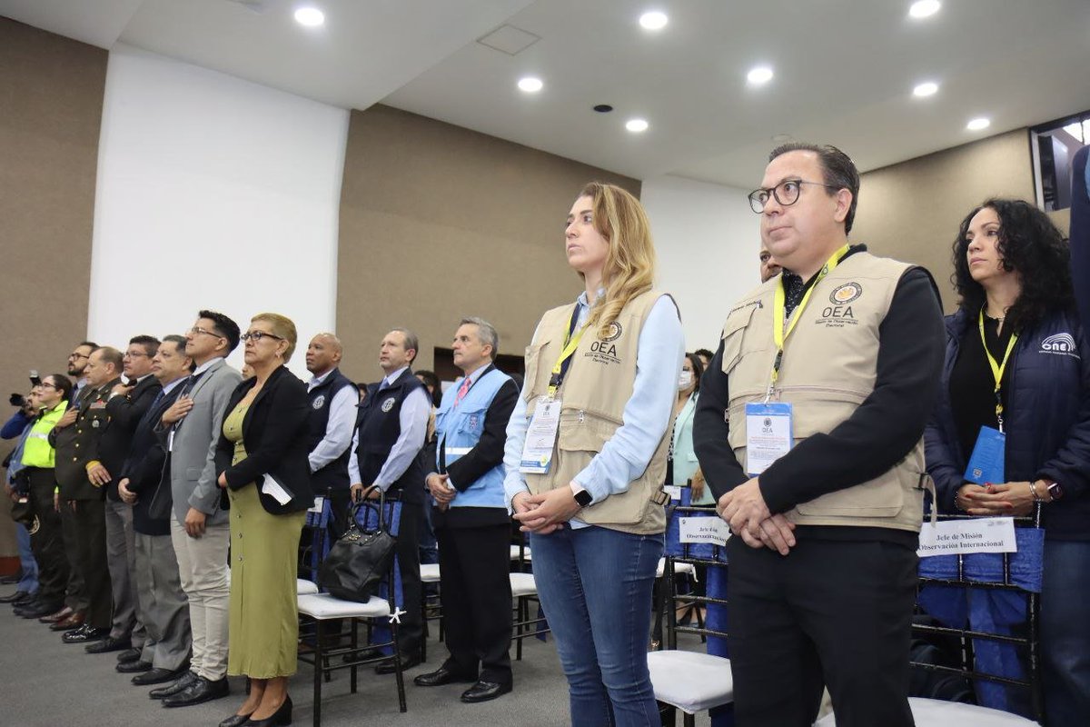 cnegobec's tweet photo. .@DianaAtamaint: Asumimos el compromiso de asegurar que los grupos poblacionales de atención prioritaria participen en la vida política del 🇪🇨. Para el #VotoEnCasa de las #Elecciones2023Ec implementamos 187 Juntas Receptoras del Voto Móvil para el sufragio de 711 beneficiarios. https://t.co/OC2XZzLojk