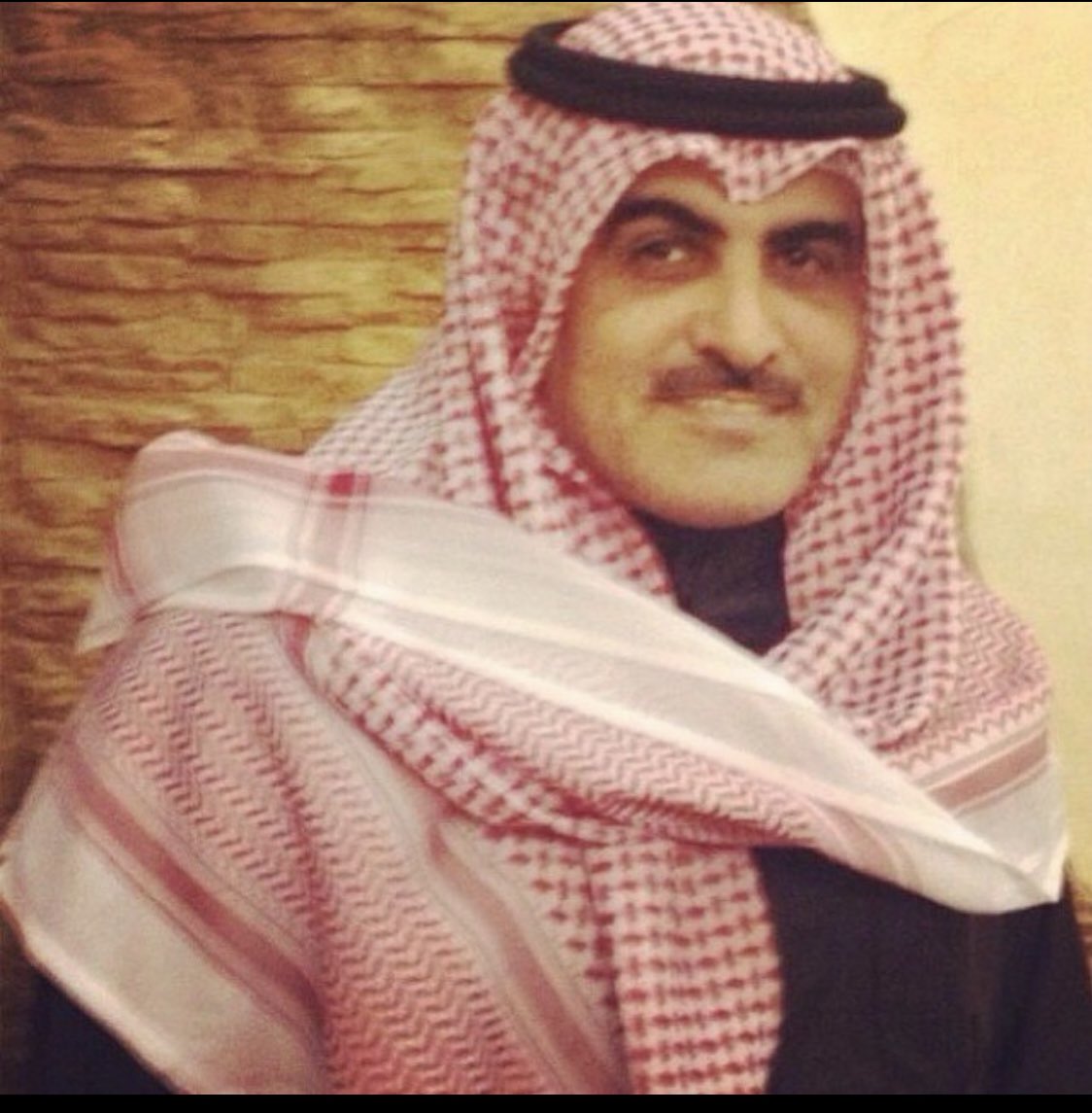 دايم يوصي على الجيران والطرقي
وكلامكم لايجيه الشك والريبه 

ولاتقصرون بالمحتاج والخايف 
وان ضاق صاحب لكم تلحقكم العيبه 

يارب ديمه لنا وطولنا بعمره 
ندعيك دايم بتشريقه وتغريبه 
 
ابوي : ثامر الشتيوي جعل عمره طويل 💐