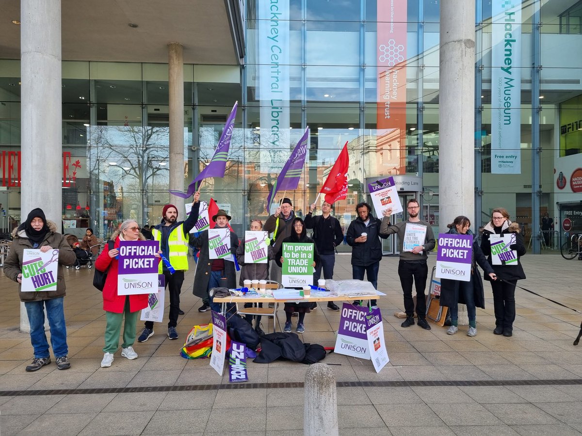 NSSN_AntiCuts's tweet photo. #NSSN supporting @HackneyUNISON #LibraryStrike @unisontheunion https://t.co/07pjaSyOz9
