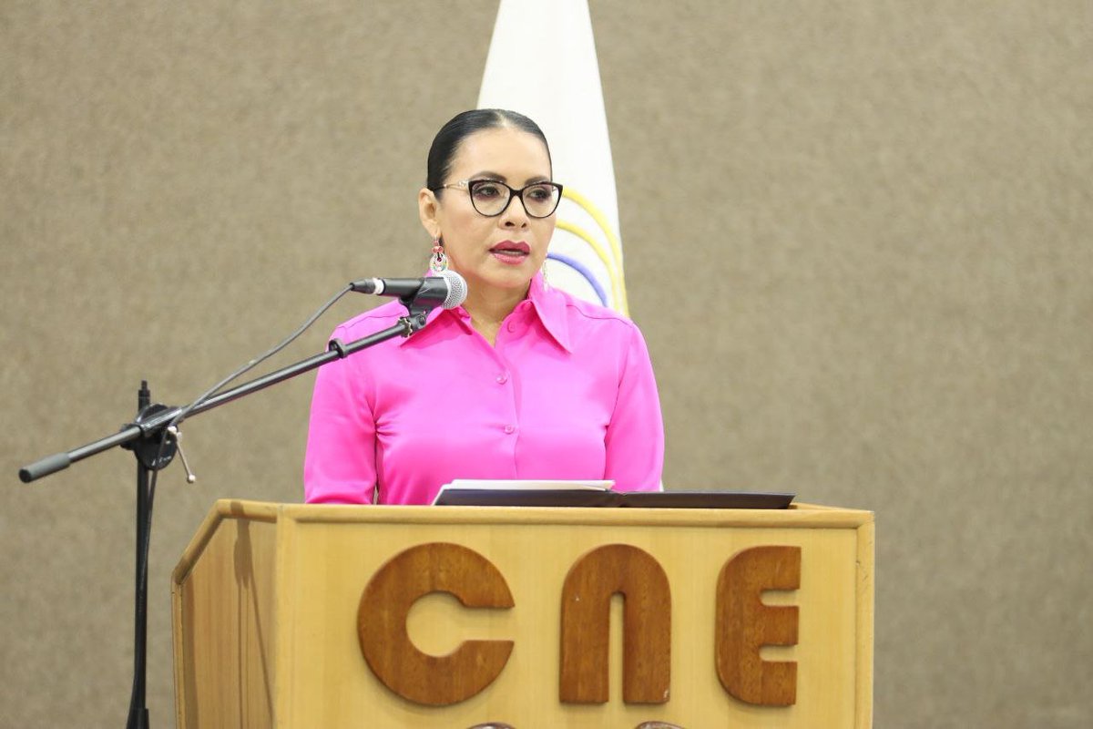 cnegobec's tweet photo. .@DianaAtamaint: Asumimos el compromiso de asegurar que los grupos poblacionales de atención prioritaria participen en la vida política del 🇪🇨. Para el #VotoEnCasa de las #Elecciones2023Ec implementamos 187 Juntas Receptoras del Voto Móvil para el sufragio de 711 beneficiarios. https://t.co/OC2XZzLojk