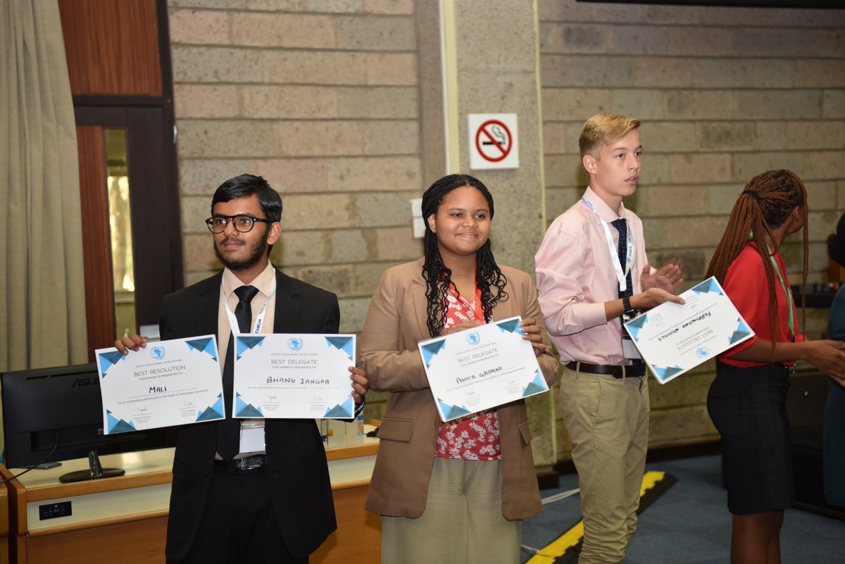 FoundationVeer's tweet photo. RT unhabitatyouth: RT @unicnairobi: Closing day for the Middle School Model UN 29th Annual Conference. Pupils from 26 schools discussed very pertinent issues ranging from Human rights, Ecology to Environment. #MSMUN #modelunitednations #Ubuntu https://t.co/02OzdbZ8h5