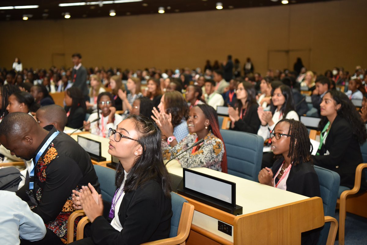 FoundationVeer's tweet photo. RT unhabitatyouth: RT @unicnairobi: Closing day for the Middle School Model UN 29th Annual Conference. Pupils from 26 schools discussed very pertinent issues ranging from Human rights, Ecology to Environment. #MSMUN #modelunitednations #Ubuntu https://t.co/02OzdbZ8h5