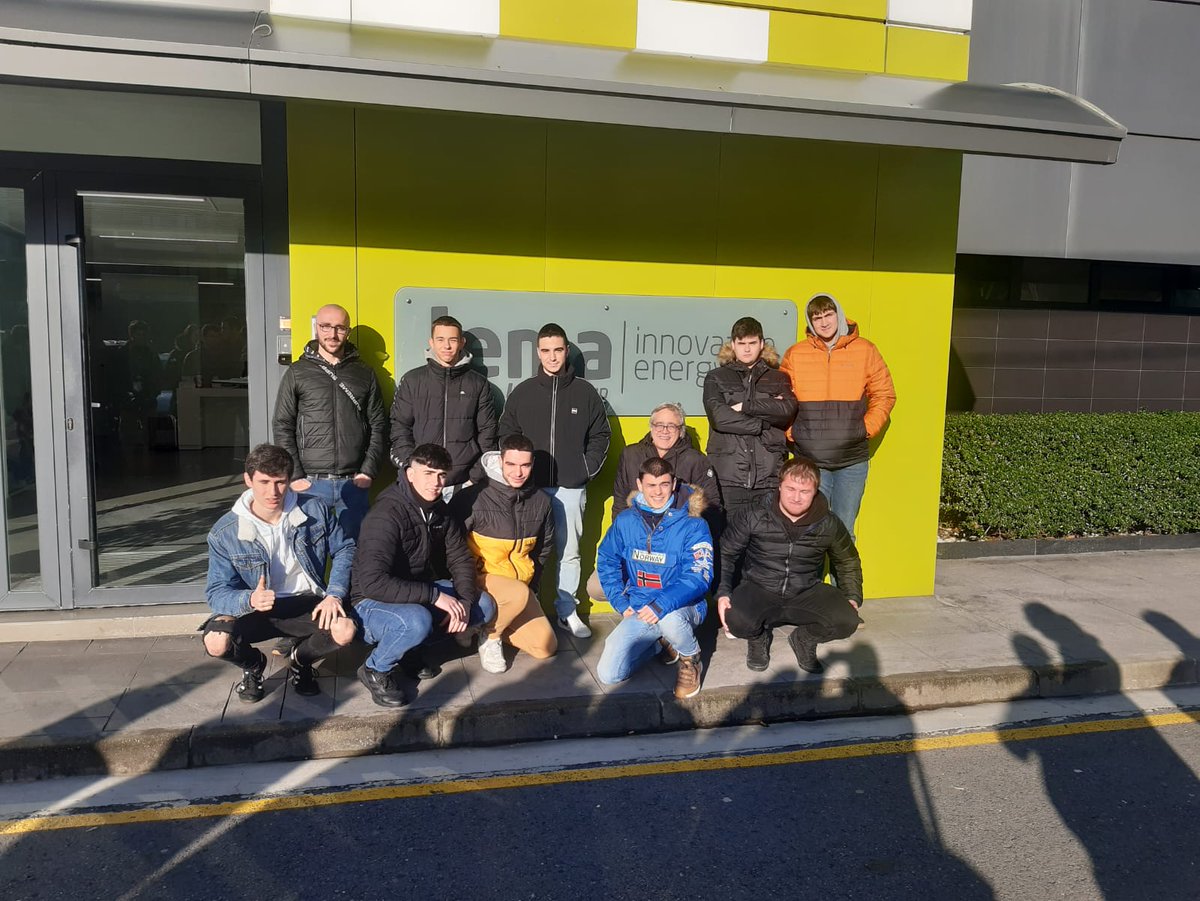 El alumnado de 2º del grado superior de elektricidad de <a href="/fpbidasoa/">CIFP BIDASOA LHII</a> ha visitado la empresa JEMA, la cual trabaja con energías renovables y en E-mobility entre otras cosas. Ha sido muy enriquecedor. Gracias por enseñarnos vuestras instalaciones! 👏 <a href="/fpeuskadi/">FPeuskadi</a>