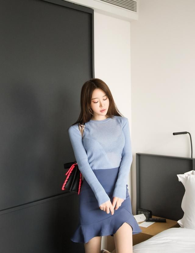 AmesseYao's tweet photo. Some thoughts can only be talked to oneself, and some secrets can only be told to friends. Some pain can only be endured silently, and I still have to save it on my own. ——No one can share the real pain with you, you can only transfer it from one shoulder to your other shoulder. https://t.co/wsOfkJfxKT