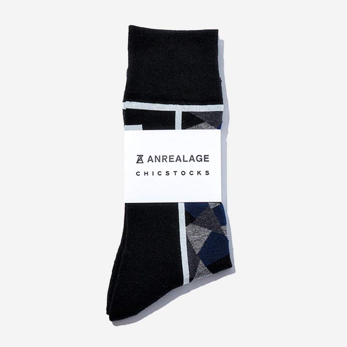 ANREALAGE_'s tweet photo. アンリアレイジ×シックストックス@chicstocks のコラボレーションソ���クスが販売開始。シックストックスの定番モデル"ライン"をベースに、アンリアレイジを象徴するパッチワークをジャカードで表現しました。足首の後ろにはアンリアレイジのAZロゴを施しています。

https://t.co/ntsHesFnd0 https://t.co/4CeyXcN57L