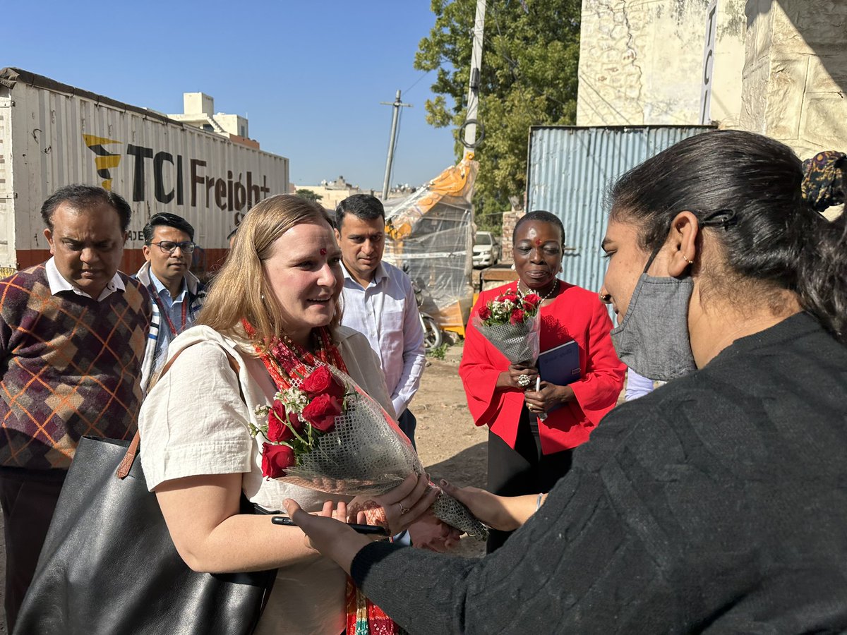 tcifindia's tweet photo. Glimpse of @JSIhealth global team visit at transport nagar in jaipur, Rajasthan. @tcifindia welcomed the team under #COVID19 vaccination project supported by @USAID_MOMENTUM we are thankful to @TCIExpressLtd Jaipur office for supporting this visit. @MoHFW_INDIA @TCILGroup @gavi https://t.co/HDRJktzzHk