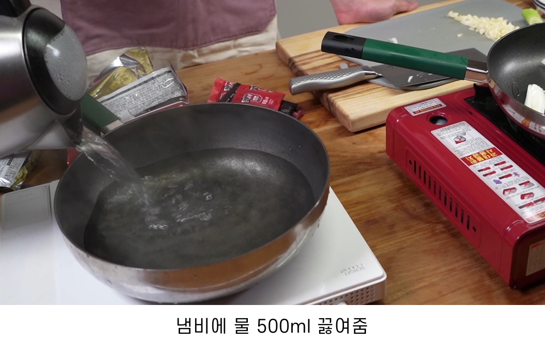 ccxxnks1's tweet photo. 또 레전드 찍은 성시경 라면 레시피
님들 한번만 드셔보세요 고급 요리가 되버림 진짜... https://t.co/pdNceWlqXZ