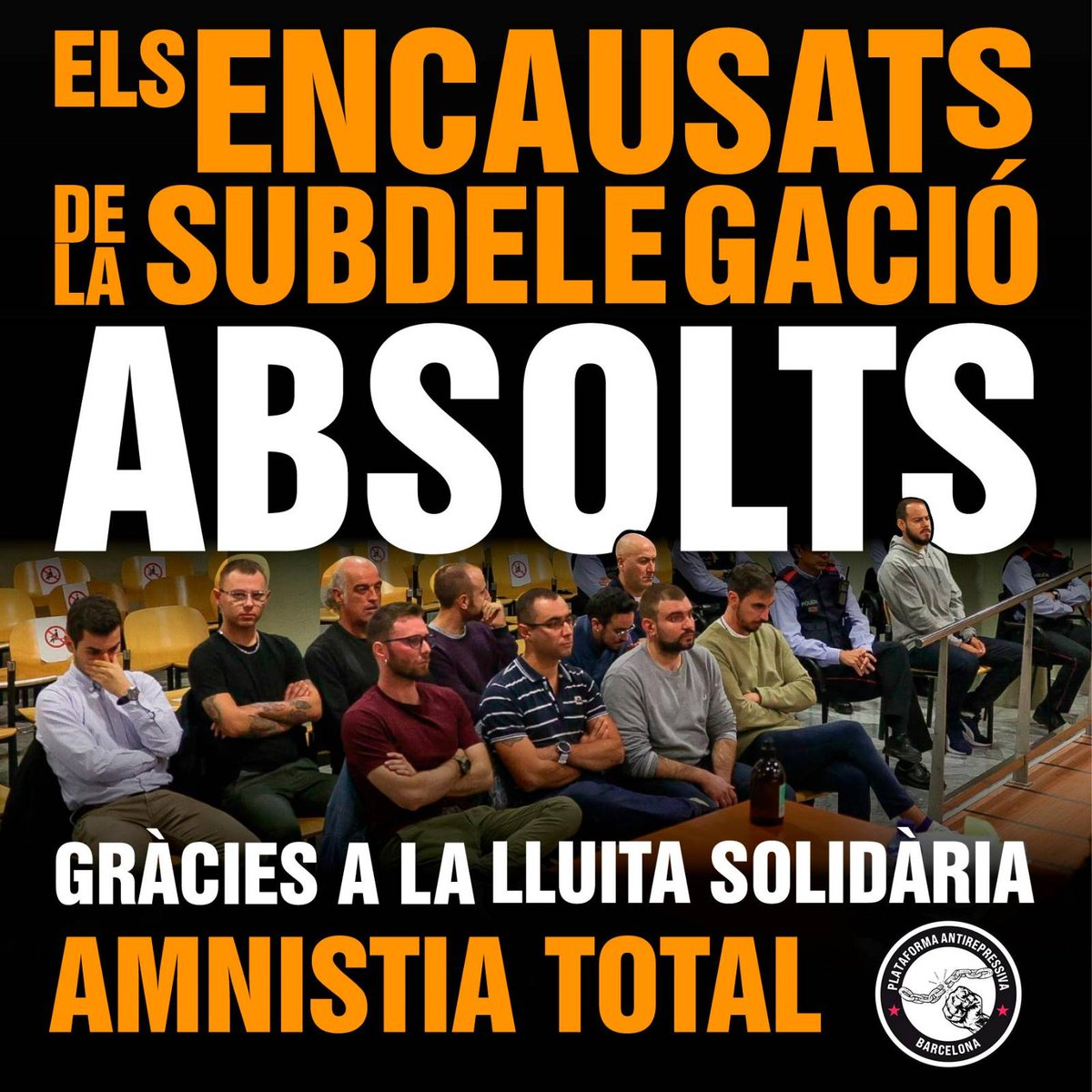 antirepreBCN's tweet photo. 🗣️ Avui ens llevem amb la notícia de l'absolució pels #11DeLaSubdelegació. Volem enviar l'enhorabona als companys i al seu entorn.

💥 No oblidem que hi ha companyes pendents de judicis i condemnes, com  @els7del30G, que continuen a l'espera de la sentència. https://t.co/kL2bCpLDlM