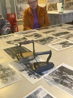 ClaireThorp2's tweet photo. Greenacres In Banstead had an educating afternoon at Carshalton Museum.  We were greeted by Jane who gave a talk on the Building and the local area.    The residents enjoyed Looking at old photos of the area and  items from the pas
@GreenacresAH  @SuttonHeritage @AnchorLaterLife https://t.co/YK2MZfkvfm