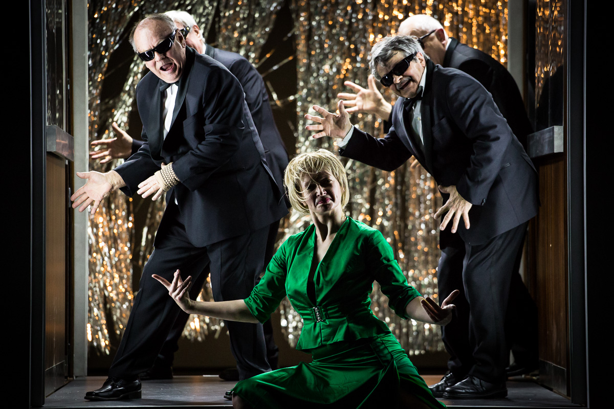 Každá party musí jednou skončit...i divoký večírek se seniory Navždy spolu!. 🎉 Zažijte poslední čtyři reprízy představení oceňovaného souboru Farma v jeskyni. Poslední reprízy divokého večírku 8. a 9. února a 3. a 4. dubna. Vstupenky koupíte na bit.ly/navzdyspoluunor.