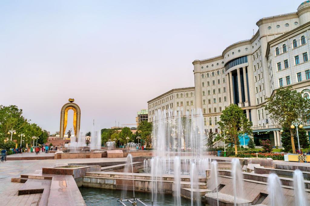 EBRD's tweet photo. We salute #Dushanbe for approving Green City Action Plan, key element of #EBRDGreenCities.
#Tajikistan capital to improve solid waste, water/wastewater mngt, air quality, transport & EE of buildings. It will cut annual CO2 emissions by 140K t & create 900 new jobs.
#EBRDgreen https://t.co/Hq6OHPLfwP