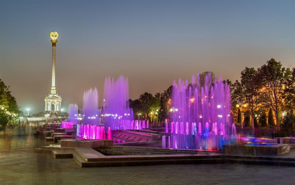 EBRD's tweet photo. We salute #Dushanbe for approving Green City Action Plan, key element of #EBRDGreenCities.
#Tajikistan capital to improve solid waste, water/wastewater mngt, air quality, transport & EE of buildings. It will cut annual CO2 emissions by 140K t & create 900 new jobs.
#EBRDgreen https://t.co/Hq6OHPLfwP