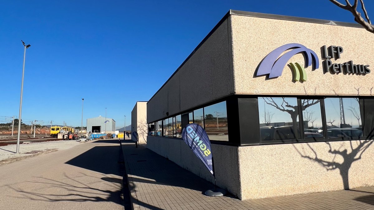 Hoy es un día de demostración y revisión de los avances del proyecto <a href="/5GMED_EU/">5GMED</a> en el tramo fronterizo de LFP.
En el programa: descripción de los equipos instalados y circulación con nuestro tren de trabajos de mantenimiento de catenaria.