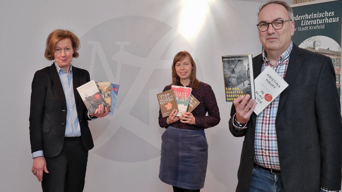 Das neue Jahresprogramm des Niederrheinischen Literaturhauses ist da. Schaut doch mal auf unsere Webseite, da haben wir Infos für euch. #Krefeld #Literatur #lohntsich 

krefeld.de/de/inhalt/nied…