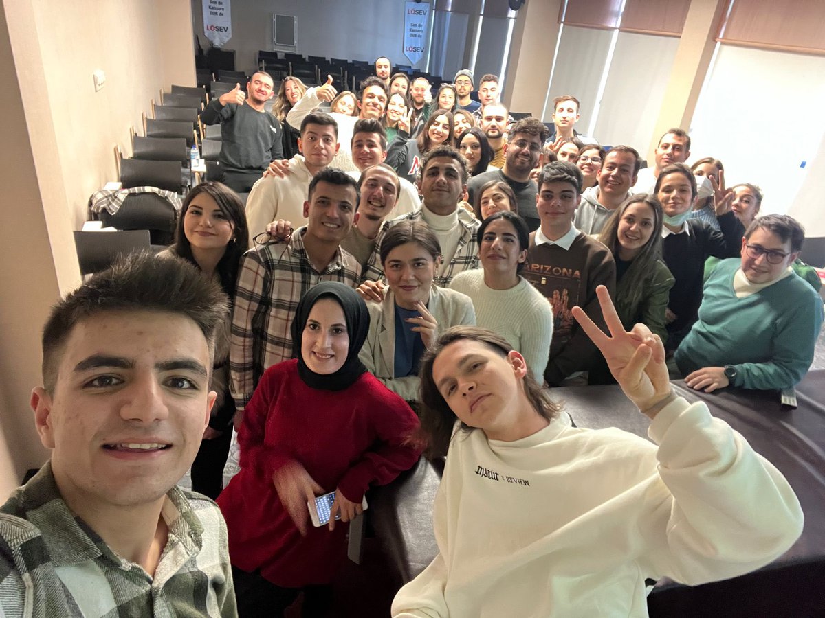 Neden mi LÖSEVdeyiz? Neden mi gönüllüyüz? İnsanlar bu kadar kötüyken,hayvanlara katliam ediliyorken,kadınlar her gün öldürülüyorken,gençlik zihinleri körertiliyorken bunca karanlık arasında ışığımızla iyilik saçmak için. 
#GüneşLÖSEVdenDoğacak 
<a href="/losev1998/">LÖSEV</a> <a href="/ustunezer/">Dr. Üstün EZER</a> <a href="/hulya_unver/">Hülya ÜNVER</a>