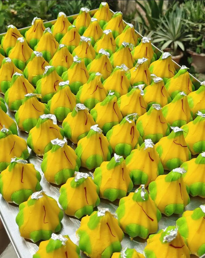 10 Authentic Mouth-Watering Indian Sweets and Desserts everyone must try atleast once

1. Malaiyo ht...