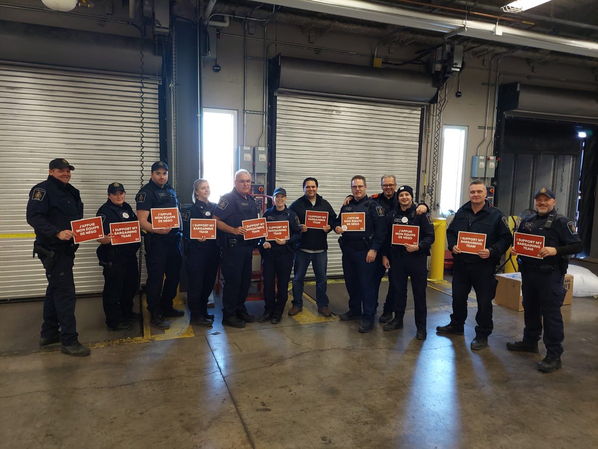 CLocal16's tweet photo. @psac_afpc @ciu_sdi

We stand together!

Fair contract Now! https://t.co/PLiFAPENR9
