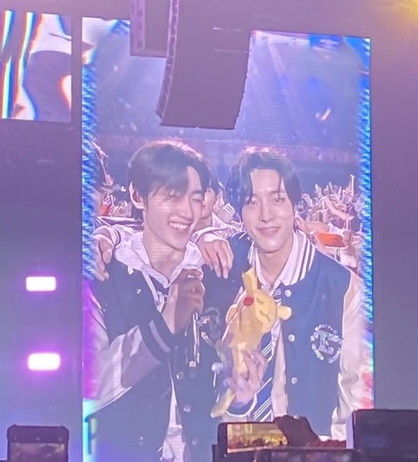 amesoeur_02's tweet photo. jakehoon polaroid love!! 😭 https://t.co/giJl9DcZln