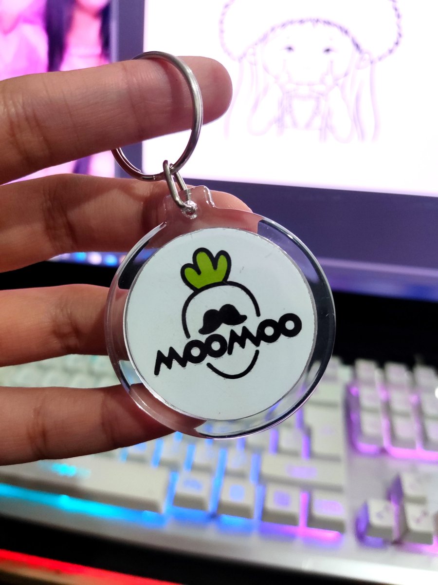 meanjaaa_'s tweet photo. Adding this to the set 😊 (my con ref magnet, moomoo keychain &amp; illela sticker set)

#MAMAMOOinPH #MYCONinMNL https://t.co/wEpZvMYp7x