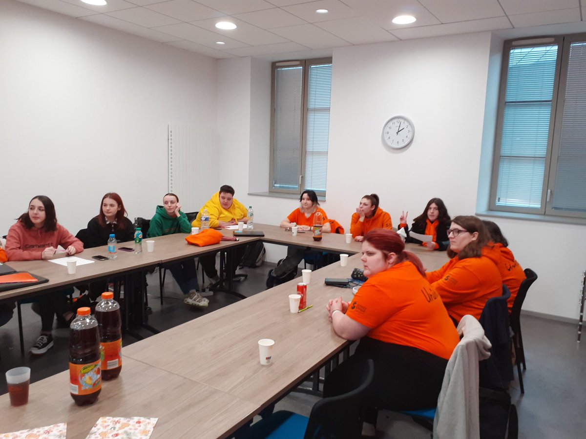 ucgrandest's tweet photo. Hier après-midi, certaines volontaires en #ServiceCivique de Saint-Dizier sont allés animer un atelier sur les addictions aux volontaires de Bar-Le-Duc !😁
#UnisCite #UnServiceCiviquePourTous https://t.co/AgjWZnBGVq