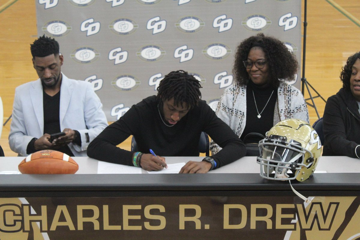 Drew Titans tweet media