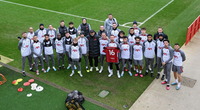 ❤️ The <a href="/LFC/">Liverpool FC</a> team and staff had heard about our Nick Anderton fundraising efforts and have kindly donated a signed 'Anderton 16' Liverpool shirt! 💙 

What a brilliant gesture - thank you 🙏

#footballfamily #BristolRazors #BristolRovers <a href="/nickanderton_/">Nick Anderton</a> <a href="/premierleague/">Premier League</a> <a href="/EFL/">EFL</a>