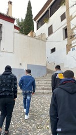 Solidarios_es's tweet photo. El programa de #voluntariado con personas #sinhogar en #Granada plantea actividades cada semana para quienes pasan por el centro de día: una salida al mirador de San Miguel Alto, una merienda antes para coger fuerzas... o visitar exposiciones
¿te apuntas?
#Red47 https://t.co/vhznazszp7