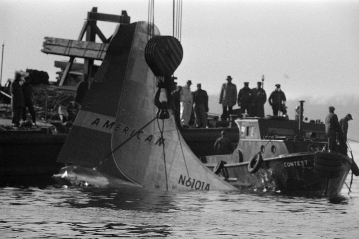 aircrashdaily's tweet photo. #OTD in 1959: American Airlines 320 crash off New York City, NY (USA) https://t.co/fBWXibhehK https://t.co/Cs1PMncvem