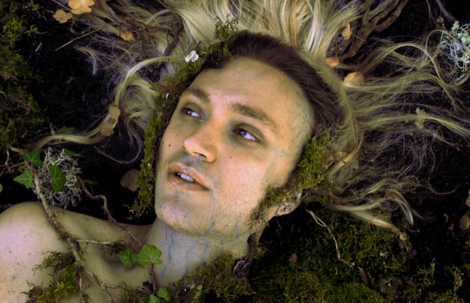 .<a href="/leon_seti/">Leon Seti</a> shares ethereal new single 'Lullaby' - an apt named ode, it's opaque yet also curiously engaging...

clashmusic.com/news/leon-seti…