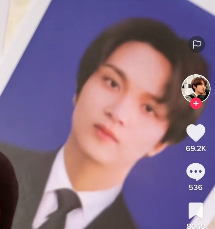 haechanconfess's tweet photo. sfs! ada yang punya foto haechan pake jas kaya gini gaa yaa?? https://t.co/6ZvPia5CMq