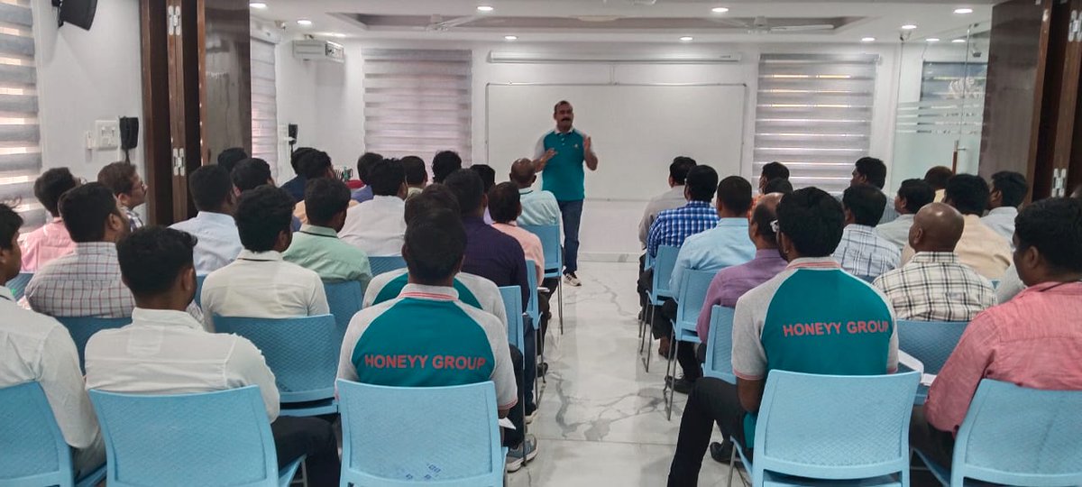 HoneyyGroup's tweet photo. Day 2 of new employee training has been a great learning to all the participants. We are glad to have addressed them today.
#NewEmployees #EmployeeTraining #realestateexpert #NewEmployeeTraining #FutureGoals #Leaders #Growth #careergrowth https://t.co/59wvUuIMLV
