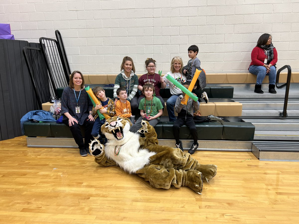 KrUnified's tweet photo. KRUnified Vs Brentsville 💚🧡🖤 Always a fun school to play. So glad @AMSWildcats Unified, @GreenvilleES  and PB Smith kiddos could join us. Thanks to everyone who came to cheer us on! #UnifiedSports #UnifiedBasketball #UnifiedCheer https://t.co/5rJGcapqyX