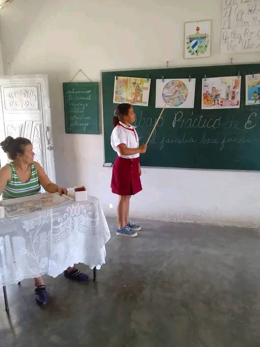dmepalmira1's tweet photo. #enrciroáguila #DMEPALMIRA #Cuba #CubaMined #DPECienfuegos #Palmira
Creatividad y calidad en las exposiciones de los Trabajos Prácticos de Educación Cívica, de los escolares de la Zona Rural Camarones..... #Palmira x más. https://t.co/1ETX5Z6Vdp