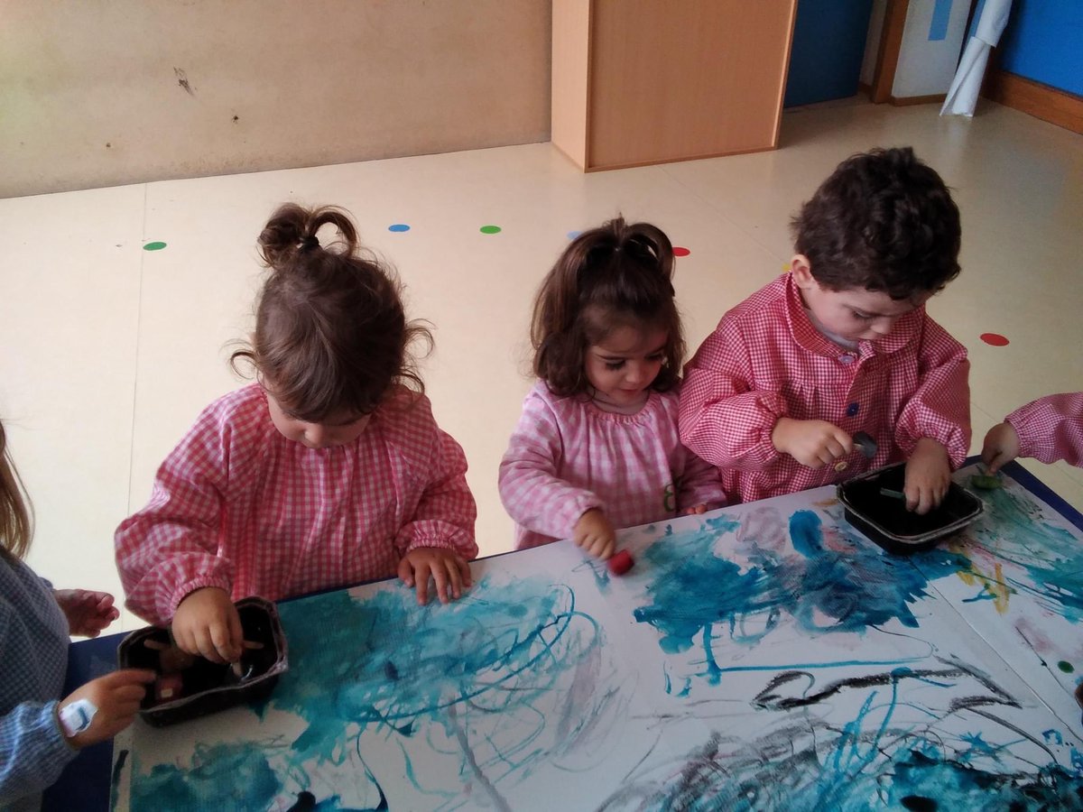 CativosEi's tweet photo. Os recordamos que en la EIM Puerta del Sol, en Dueñas (Palencia), la Junta de Castilla y León financia la gratuidad para los niños y niñas de 2-3 años 😊

📸Y aprovechamos para enseñaros nuevas fotos de lo mucho que trabajan los peques allí 🥰

#Cativos #escuelainfantil https://t.co/ZmZJBMcLSW