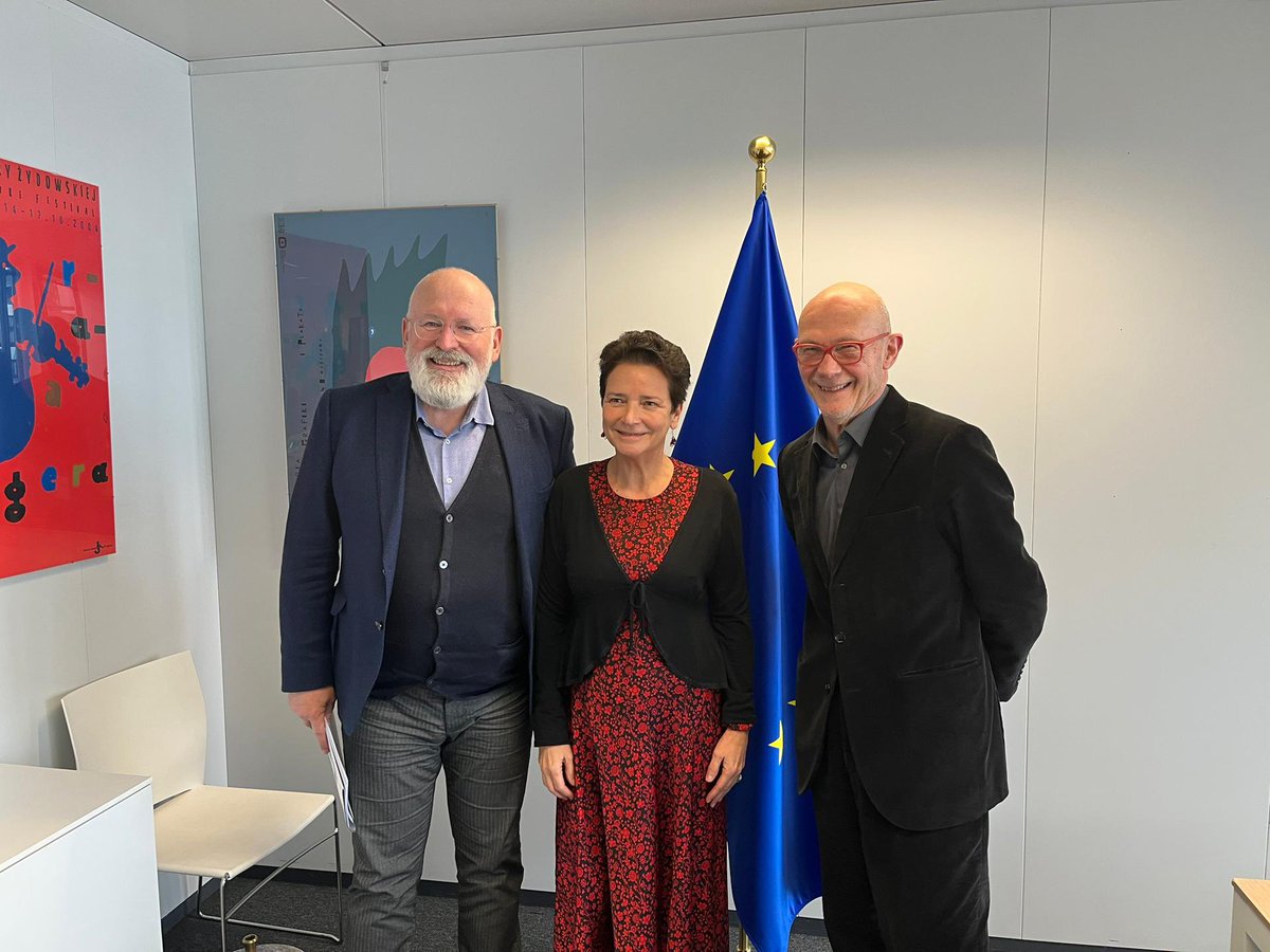 We evoked with @TimmermansEU the intersession of the next #CCAMLR in #Chile and the great opportunity it offers to favour a Chinese move on #MPAs. Timmermans will meet the new Chinese government end of March and we will ensure that he is well briefed on our favourite topic! 💪🌊