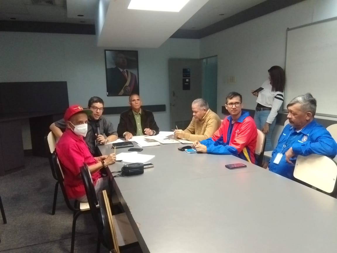 ComproticUnefa's tweet photo. Un gran paso para la universidad venezolana ! Fueron activadas incubadoras productivas en todos los núcleos de la @Unefa_VEN ! Vamos hacia la consolidación del primer conglomerado de empresas sociales universitarias y la incubadora más grande de Latinoamérica @angiolillofp https://t.co/j5LYgjGoFj