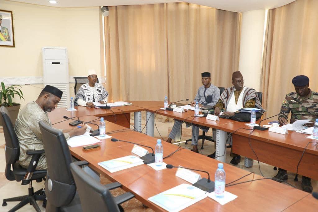 MIN_REFONDATION's tweet photo. #CSRE 🇲🇱 1ʳᵉ Session du Comité d’Orientation de la Refondation de l’État (CORE), avec les membres du gouvernement, ce vendredi 27 janvier 2023, sous la présidence du Premier ministre, Chef du Gouvernement, Dr.Choguel Kokalla Maïga.
https://t.co/toztKEeglw https://t.co/loWjDtAjZu