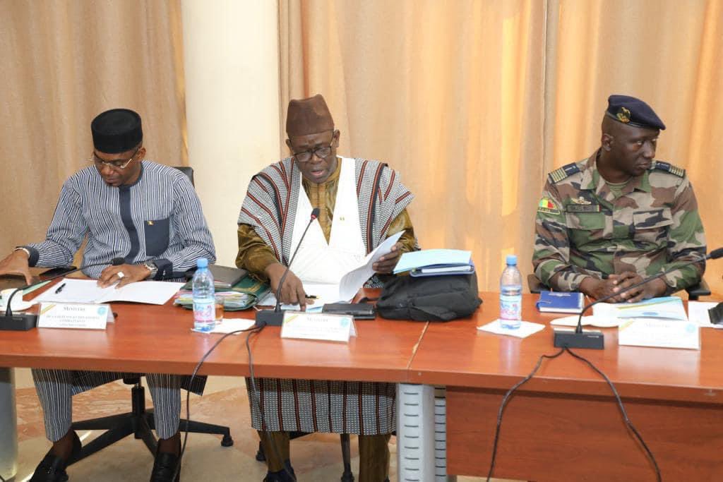 MIN_REFONDATION's tweet photo. #CSRE 🇲🇱 1ʳᵉ Session du Comité d’Orientation de la Refondation de l’État (CORE), avec les membres du gouvernement, ce vendredi 27 janvier 2023, sous la présidence du Premier ministre, Chef du Gouvernement, Dr.Choguel Kokalla Maïga.
https://t.co/toztKEeglw https://t.co/loWjDtAjZu