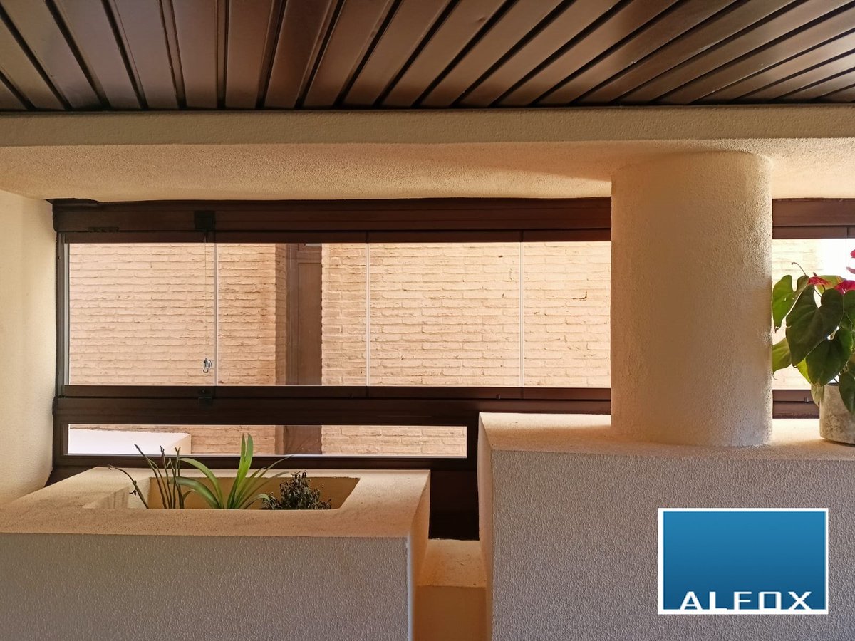 AlfoxRRSS's tweet photo. Nueva instalación finalizada de #cortinadecristal en la que se ve como adaptamos nuestros sistemas a cualquier solución constructiva y de color.
Solicita una cita personalizada llamando al ☎️952 371 077. Más información en https://t.co/4bTe19tSPU. https://t.co/qlsiliYWeT